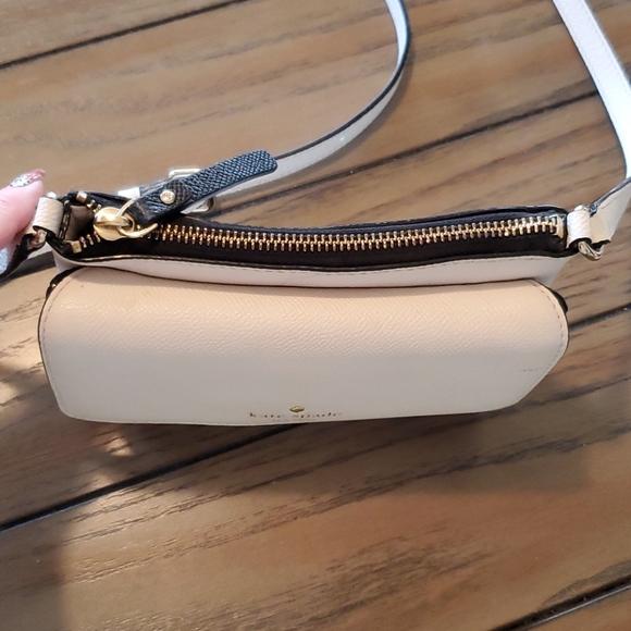 Kate Spade purse with adjustable strap - Picture 6 of 12